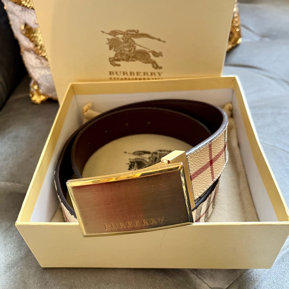 Burberry women’s belt size small